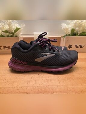 Brooks Adrenaline GTS 20 Running Shoes Black/Hollyhock/Pink Womens Size 6.5 Wide